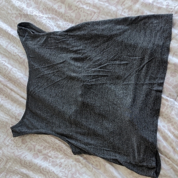 Gray top with back cutout bow detail - 🚨 3 for‎ 💲10 ‼️ - Picture 1 of 3